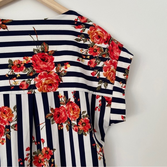 FAITH & JOY BY MONTEAU NAVY/WHITE STRIPED WITH RED FLORAL VNECK TIE TOP, MED - Picture 8 of 10